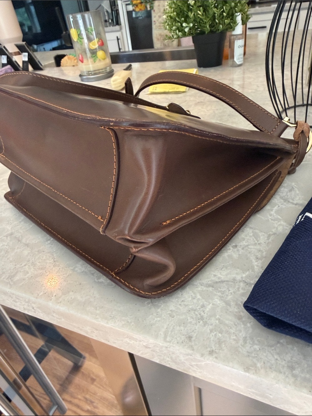 Dooney and Bourke flip tab Alto messenger crossbody - Picture 4 of 10